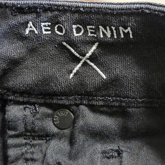 American Eagle High Rise Shortie Distressed Stretch Black Denim Short Size 8 - Picture 10 of 11